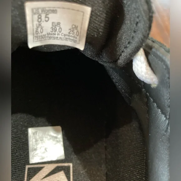 Vans Classic Black & White Old Skool Sneakers, women’s 8.5 - Picture 9 of 9